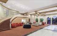 Lobby 3 Ramada by Wyndham Fresno North