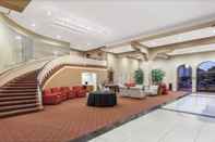 Lobby Ramada by Wyndham Fresno North