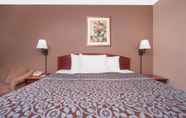 Bedroom 5 Days Inn by Wyndham Dublin GA