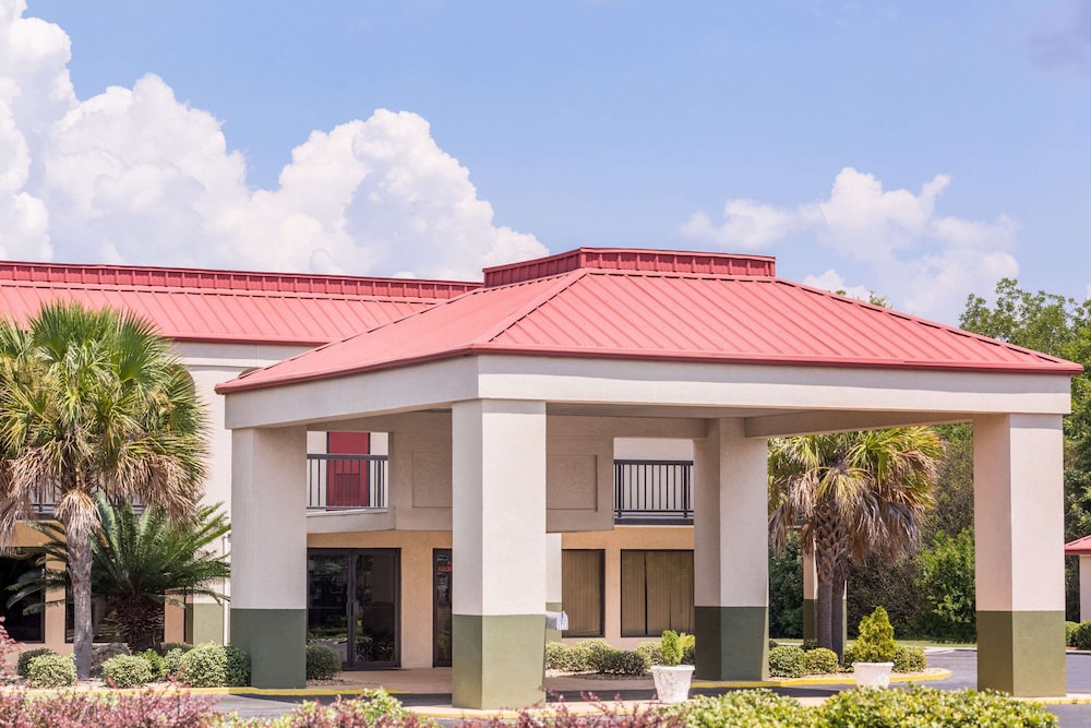 Exterior 2 Days Inn by Wyndham Dublin GA