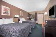 Bedroom Days Inn by Wyndham Dublin GA