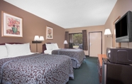 Bedroom 3 Days Inn by Wyndham Dublin GA