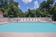 Swimming Pool Days Inn by Wyndham Dublin GA