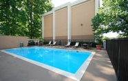 Swimming Pool 3 Best Western Plus Richmond Airport Hotel