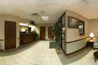 Lobby Super 8 by Wyndham Elberton