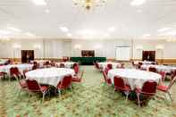 Functional Hall Ramada Hotel & Conference Center by Wyndham Lansing