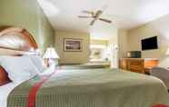Bedroom 4 Rodeway Inn Delano