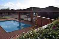 Swimming Pool Australian Settlers Motor Inn