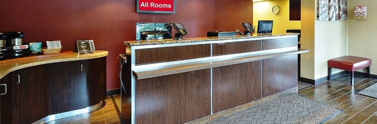 Lobby Red Roof Inn Louisville Expo Airport