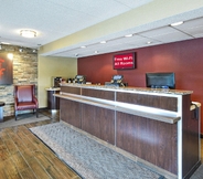 Lobby 6 Red Roof Inn Louisville Expo Airport