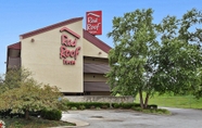 Bangunan 7 Red Roof Inn Louisville Expo Airport