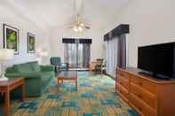 Common Space La Quinta Inn by Wyndham Fort Myers Central