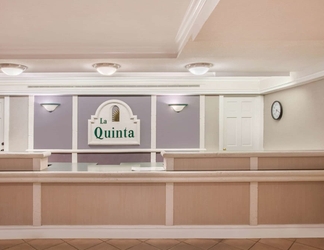 Sảnh chờ 2 La Quinta Inn by Wyndham Fort Myers Central