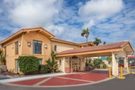 Bên ngoài La Quinta Inn by Wyndham Fort Myers Central