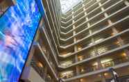 Lobi 3 Delta Hotels by Marriott Philadelphia Airport