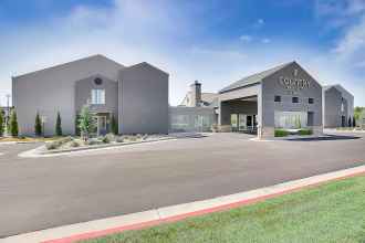 Bangunan 4 Country Inn & Suites by Radisson, Wichita East, KS