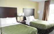 Bedroom 6 Quality Inn Toledo Airport