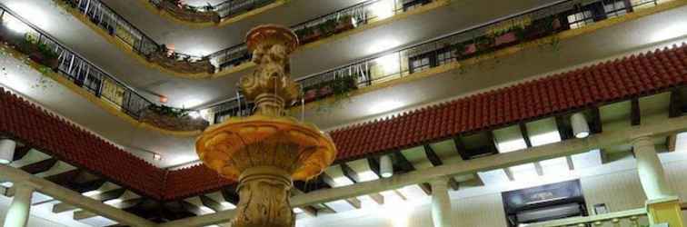 Lobby Embassy Suites Kansas City - Plaza