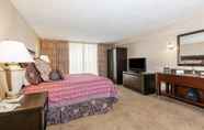 Bedroom 4 Embassy Suites Kansas City - Plaza