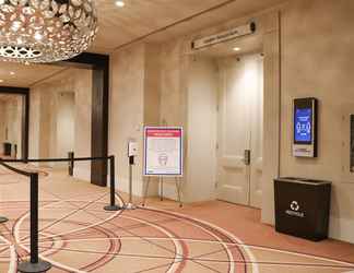 Lobby 2 Sheraton Centre Toronto Hotel