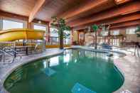 Swimming Pool Comfort Suites
