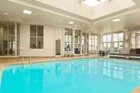 Swimming Pool Travelodge by Wyndham Niagara Falls Fallsview