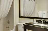 In-room Bathroom 2 Comfort Inn Brantford