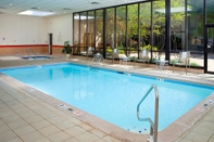 Swimming Pool DoubleTree by Hilton Columbus - Worthington