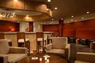 Quầy bar, cafe và phòng lounge DoubleTree by Hilton Columbus - Worthington
