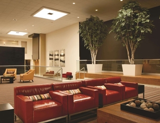 Lobby 2 DoubleTree by Hilton Columbus - Worthington