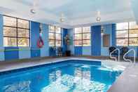 Swimming Pool Comfort Inn Brockville