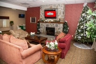 Lobby Holiday Lodge Hotel & Conference Center