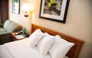 Bilik Tidur 6 Holiday Lodge Hotel & Conference Center