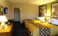 Bedroom 4 Super 8 by Wyndham Niagara Falls North