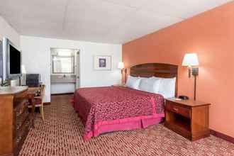 Bedroom 4 Days Inn by Wyndham Fredericksburg North
