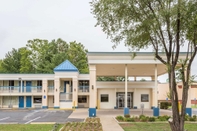 Exterior Days Inn by Wyndham Fredericksburg North