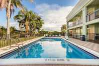 Swimming Pool Quality Inn Boca Raton University Area