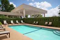 Swimming Pool Embassy Suites Brunswick
