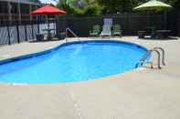 Swimming Pool Econo Lodge