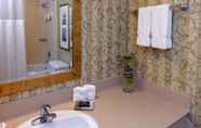In-room Bathroom 3 Deerhurst Resort