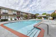 Kolam Renang Quality Inn & Suites Buena Park Anaheim