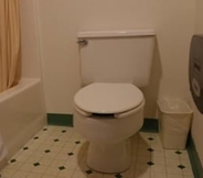 In-room Bathroom 4 State Line Inn