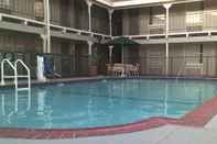 Kolam Renang La Quinta Inn by Wyndham Dallas Uptown