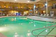 Swimming Pool enVision Hotel & Conference Center Mansfield-Foxboro