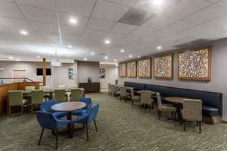 Sảnh chờ 4 Wyndham Garden Fresno Yosemite Airport