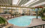 Swimming Pool 2 Wyndham Garden Fresno Yosemite Airport