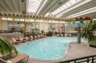 Swimming Pool Wyndham Garden Fresno Yosemite Airport