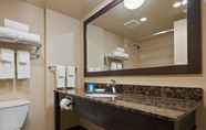 Toilet Kamar 5 Best Western Voyageur Place Hotel