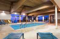 Swimming Pool Days Inn by Wyndham Johnson Creek