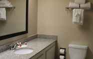 In-room Bathroom 3 Howard Johnson by Wyndham Lima